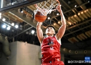 爱游戏官方-山东男篮在比赛中爆发力量，实现逆袭