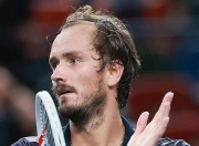 爱游戏官方-年终总决赛险胜戴维斯杯，梅德韦杰夫高光表现