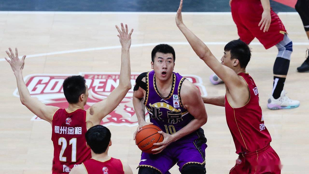 包含安科纳篮球俱乐部创办青训营，培养未来篮坛新星的词条