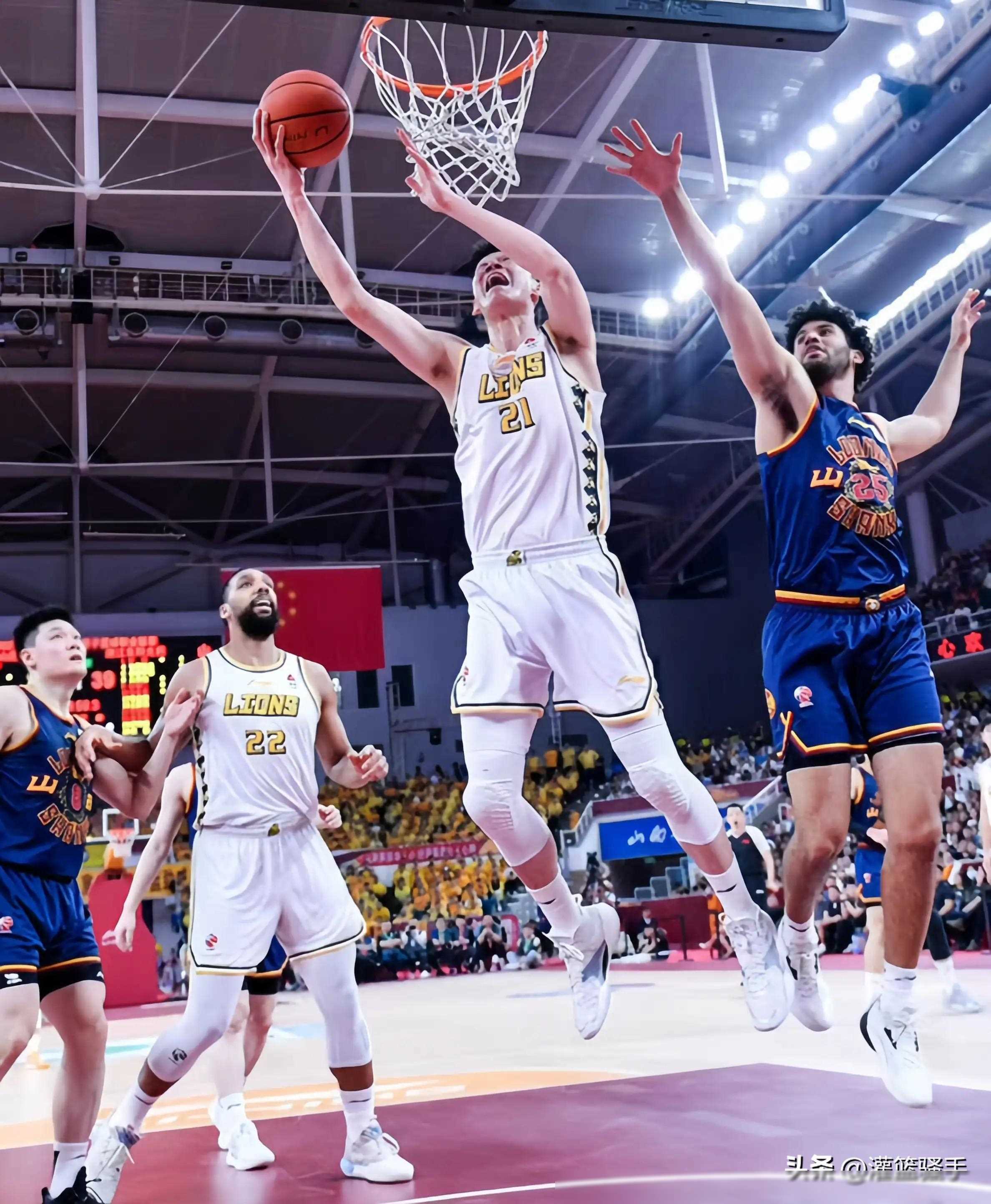 球队斗志昂扬取得令人赞叹的胜利