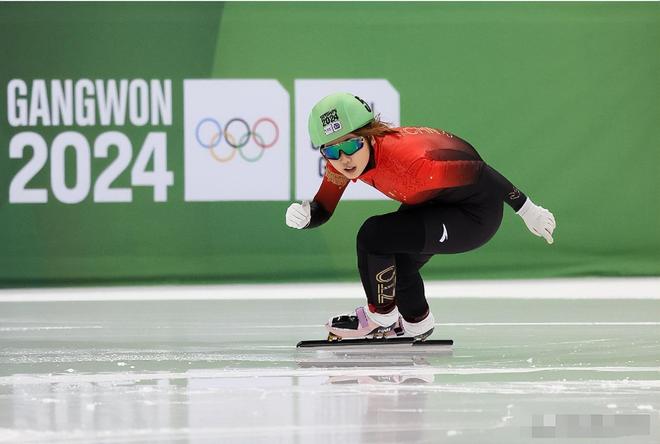 教练组合作紧密,制定成功战术获胜 教练组合作紧密,制定成功战术获胜