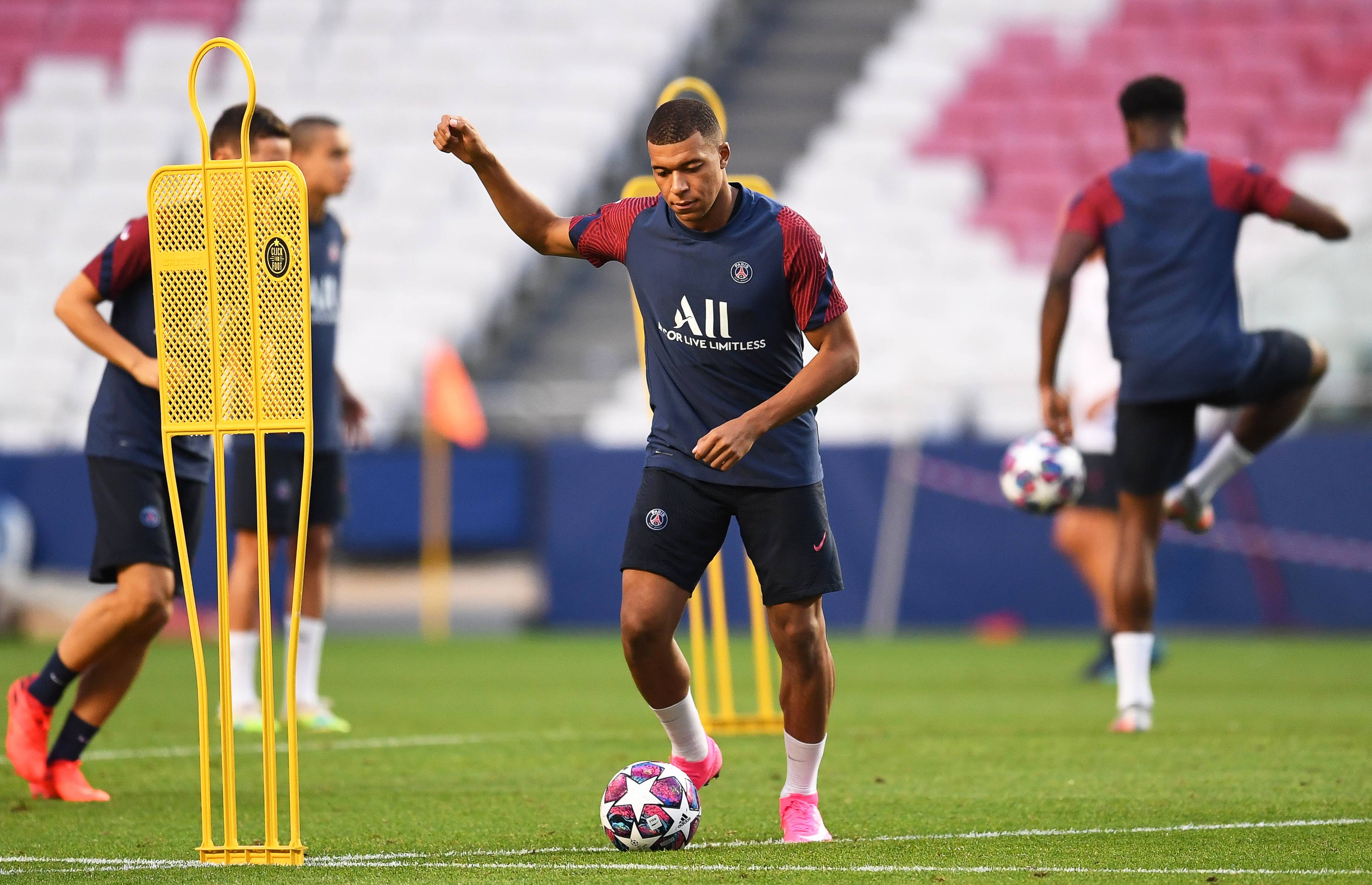 俄罗斯足球冠军赛事备战拉开序幕，强队备受期待的简单介绍