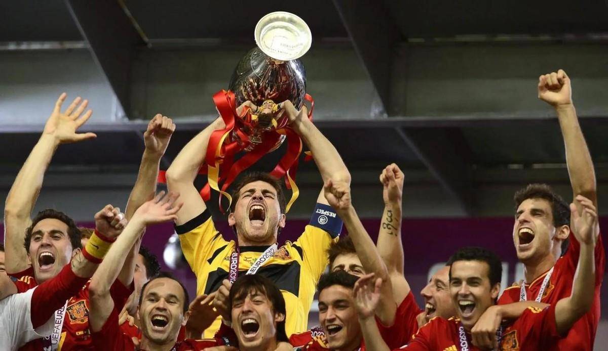 包含势均力敌：两支队伍将在场上进行一场殊死较量的词条