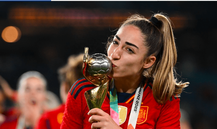 今晚焦点:西班牙登顶,赛后采访的简单介绍 今晚焦点:西班牙登顶,赛后采访的简单介绍