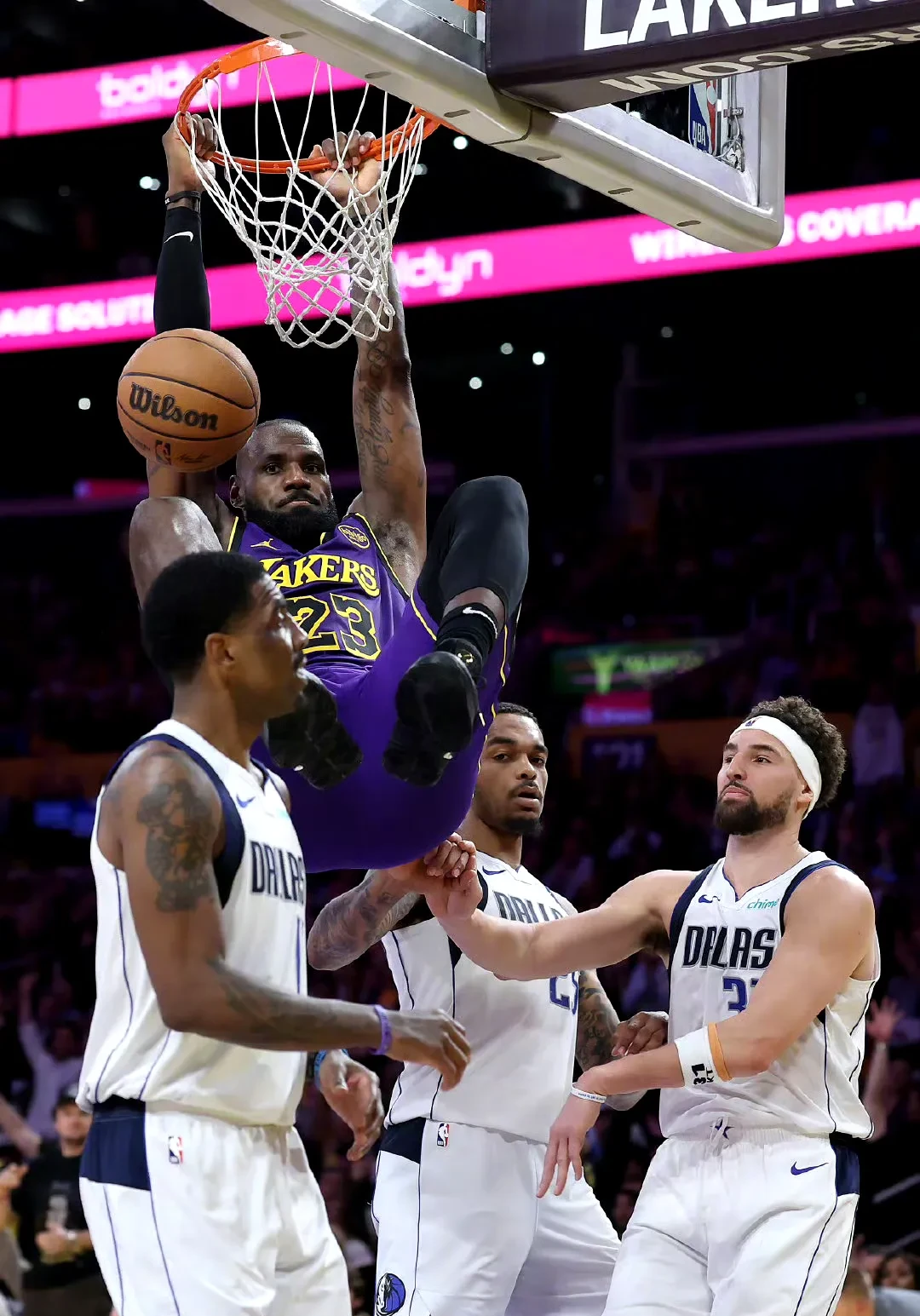 湖人客场输球,詹姆斯空破三双 湖人客场输球,詹姆斯空破三双