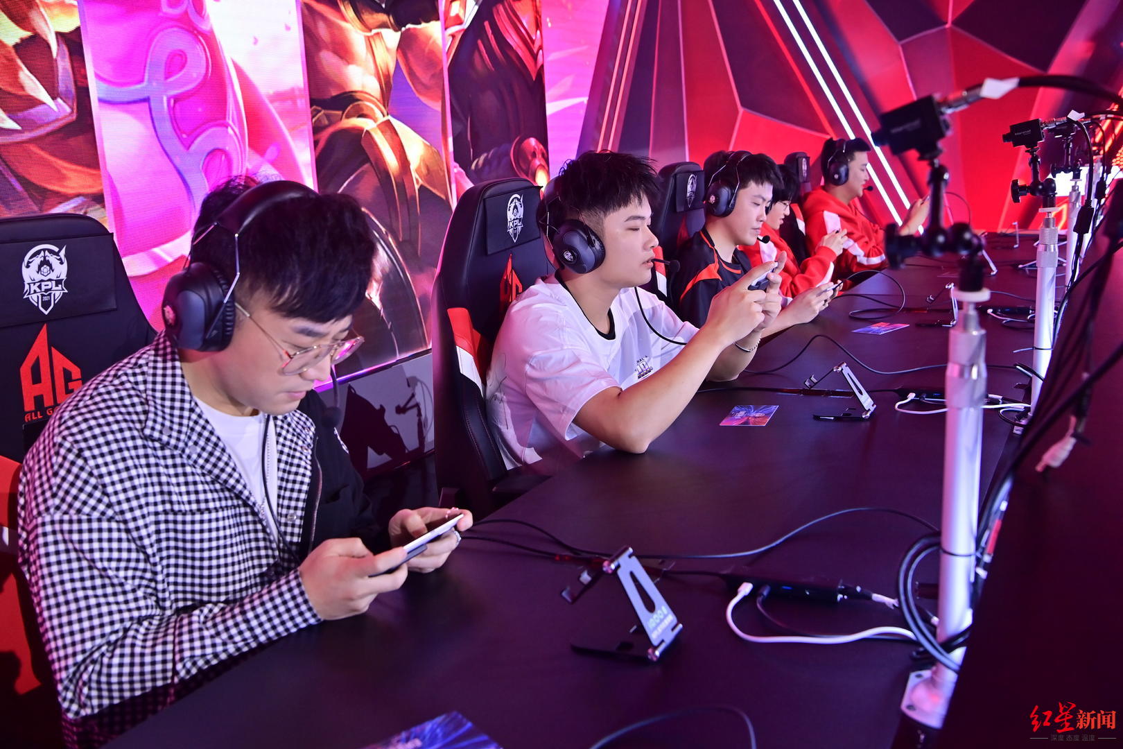 V5险胜PSG，Inspired团战一打五成都决赛之夜3:0（成都）