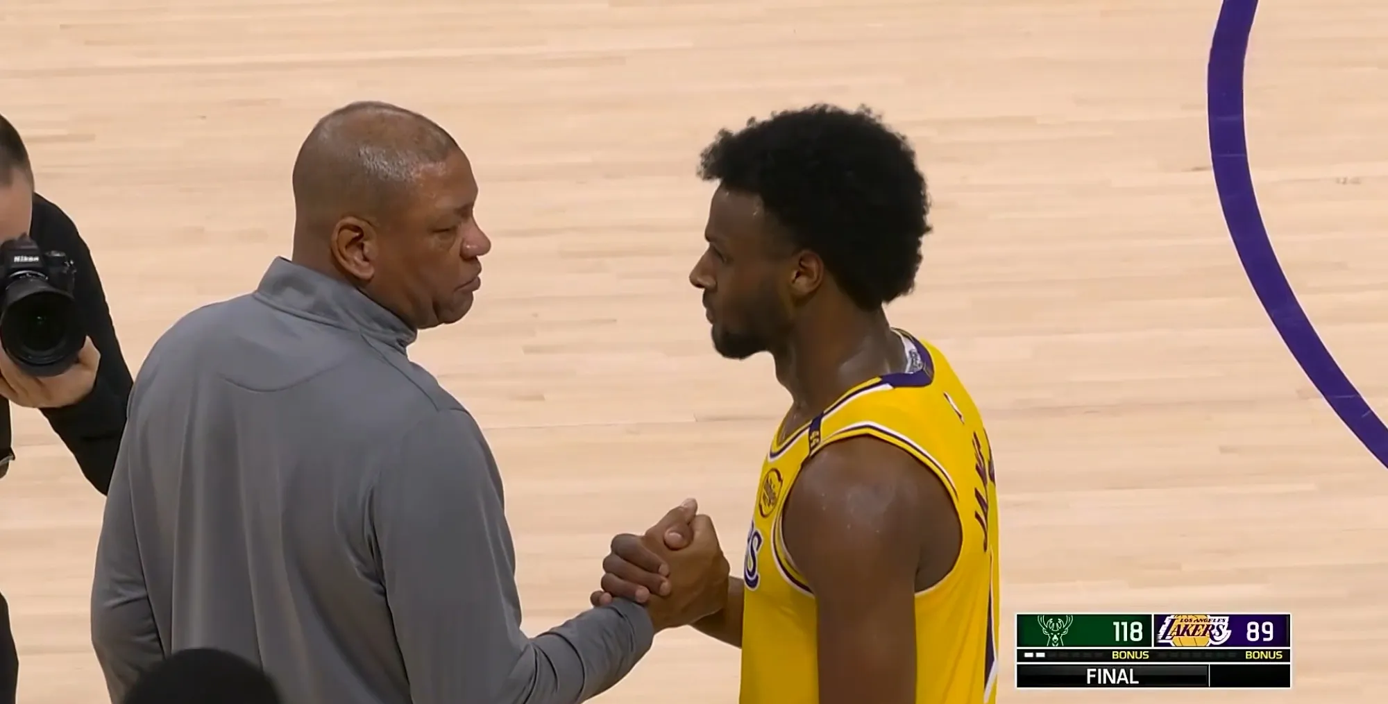 雄鹿客场大胜，赢得热火朝天