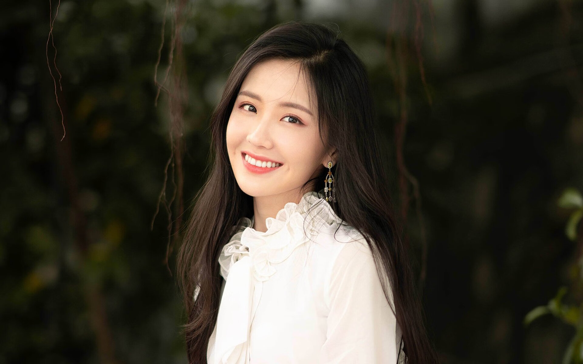 双线开火！极速赛道与钢铁防线，诠释竞技之魂